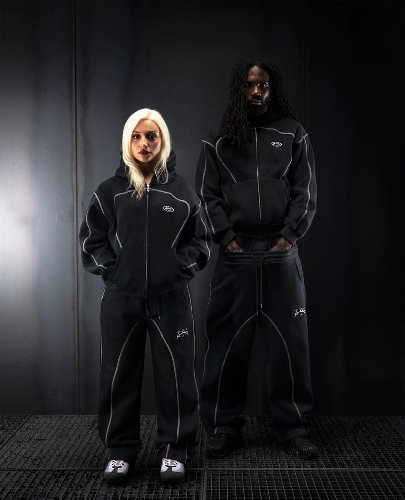 Black Line Zip