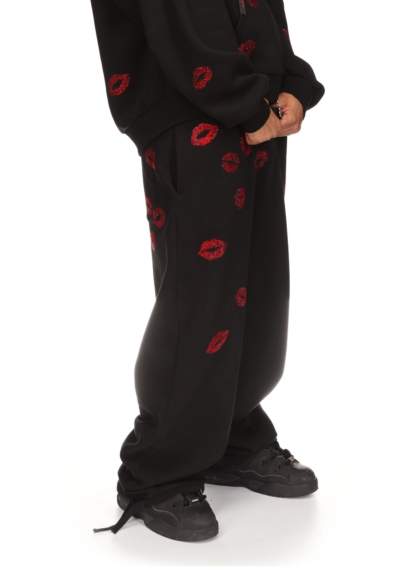 TEASE RHINESTONE KISS OVERSIZED SWEATPANTS