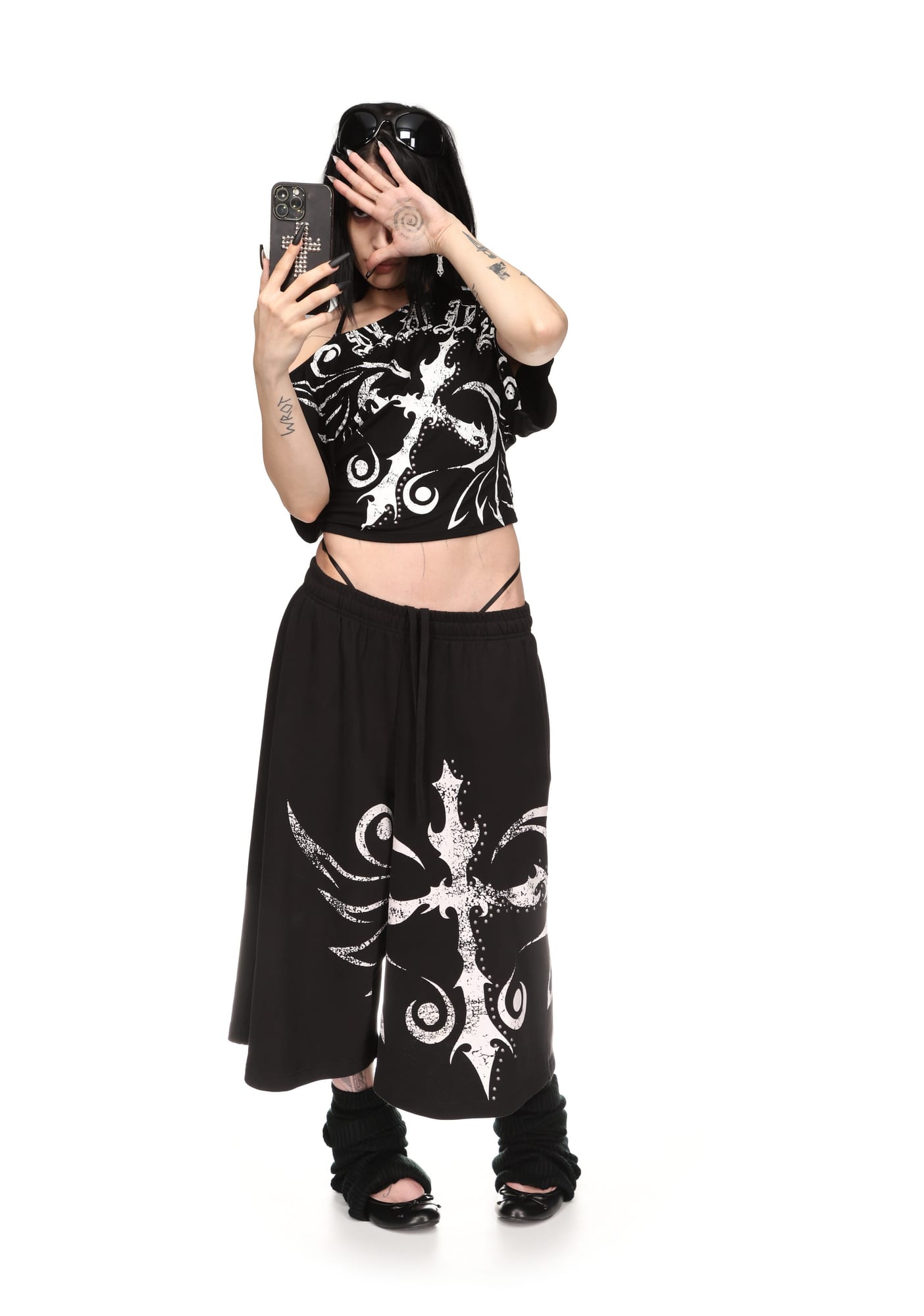 OUTLAW OVERSIZED SWEATSHORTS