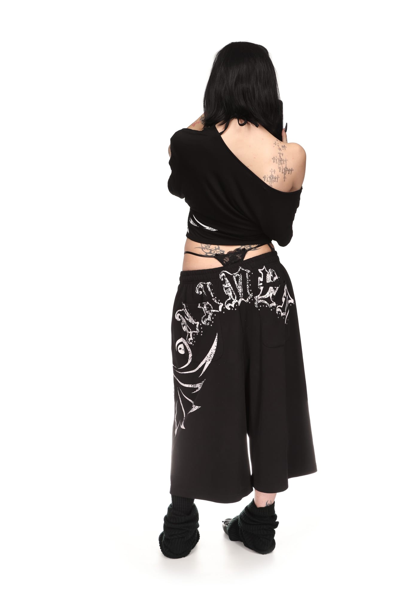 OUTLAW OVERSIZED SWEATSHORTS